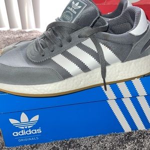 Adidas foam runnin shoes very comfortable! Worn. Still in great shape!